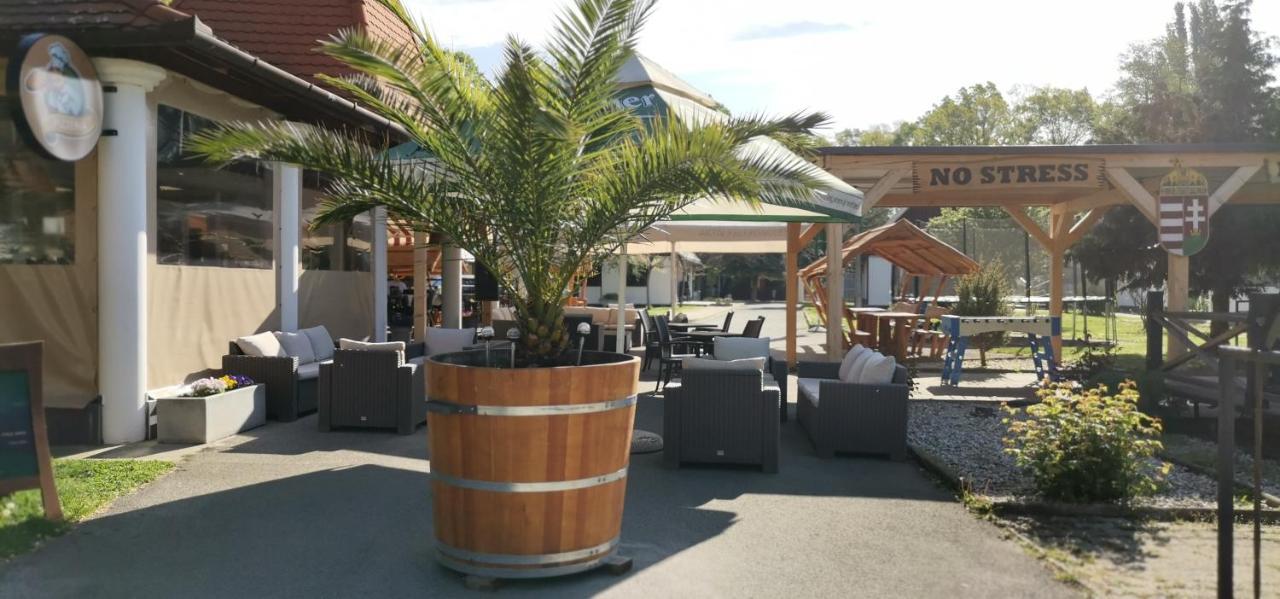 No Stress Panzio-Pizzeria-Sporttabor Bed and Breakfast Harkány Εξωτερικό φωτογραφία
